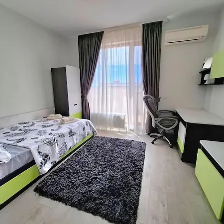 Spacious Prestige Penthouse Apartment Warna