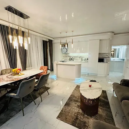 Spacious Prestige Penthouse Apartment Warna