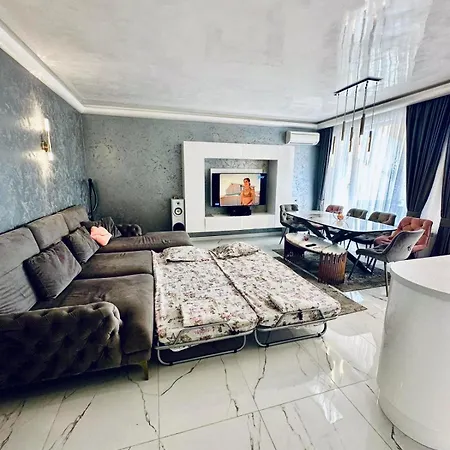 Apartment Spacious Prestige Penthouse Warna